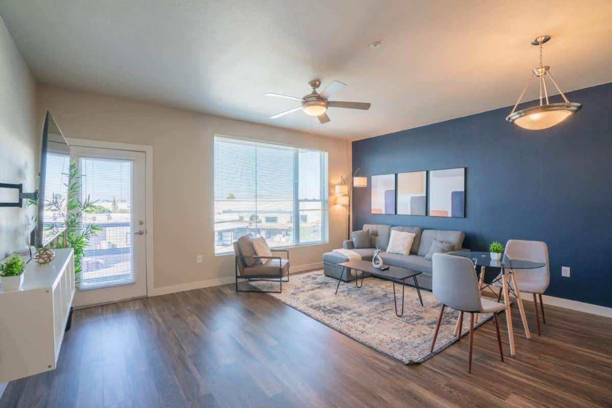 Elegant 1bd - Balcony, Pool, Gym, W-d - Sleeps 4 Tempe