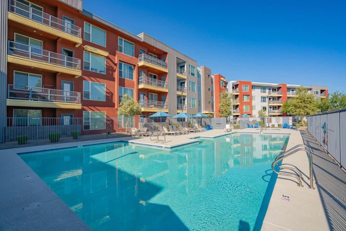 Elegant 1bd - Balcony, Pool, Gym, W-d - Sleeps 4
